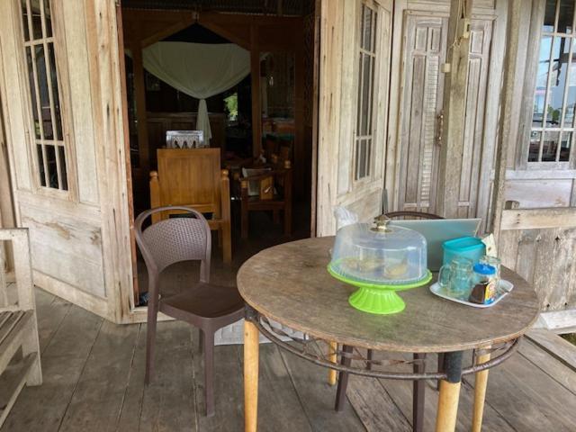 Areef Homestay Kaledupa Exterior foto
